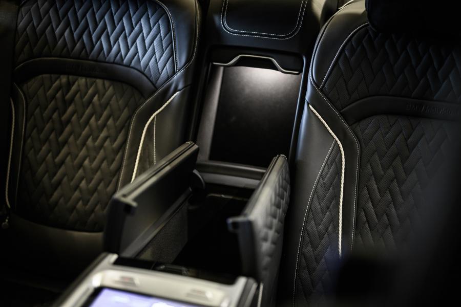 Детали интерьера Alpina B7 Bi-Turbo (G12) 2020 года  (JP) (фото 13 из 19)